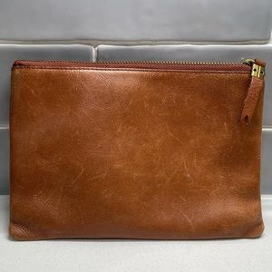 Madewell - The Leather Pouch Clutch